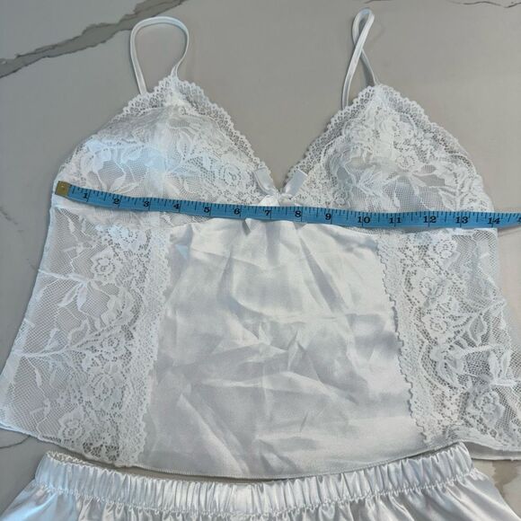 Elegant White Lace Sleepwear Set - Picture 4 of 8